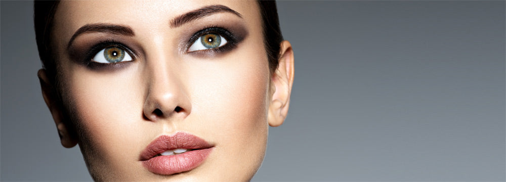 Pflegeprodukte, Make-up und Wimpernfärben